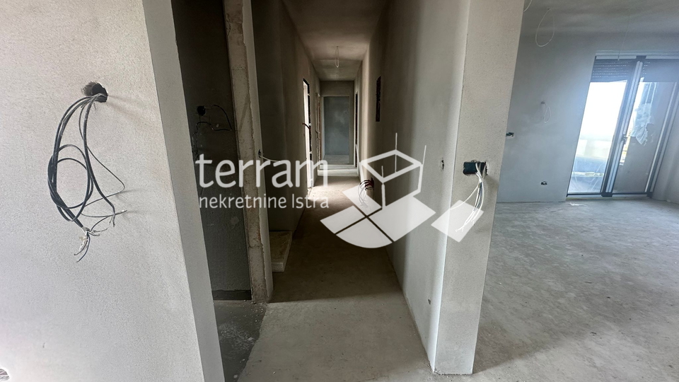 Istrien&comma; Pula&comma; &Scaron;tinjan&comma; Wohnung 126&comma;22 m2&comma; 3 Schlafzimmer &plus; Wohnzimmer&comma; II&period; Etage&comma; Parkplatz&comma; nahe dem Meer&comma; NEU&excl;&excl; &num;Verkauf