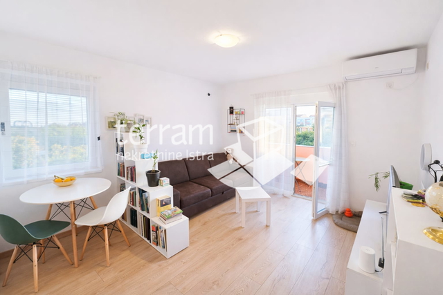 Istra, Pula, Valdebek, Wohnung 42m2, 1. Stock, 1 Schlafzimmer + Wohnzimmer, Parkplatz, Abstellraum, möbliert!! #Verkauf