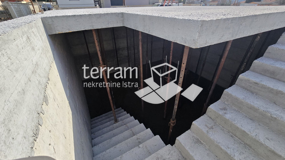 Istra&comma; Li&zcaron;njan&comma; ku&cacute;a 180m2 s bazenom&comma; oku&cacute;nica 438 m2&comma; &num;prodaja