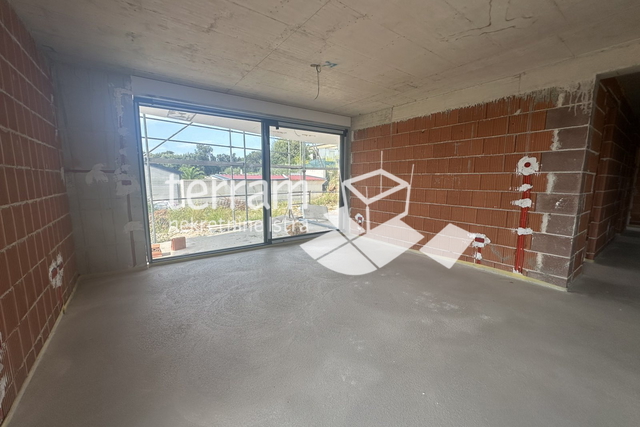 Istra, Medulin, Pješčana uvala, apartma z bazenom 122m2, 3s, vrt, parkirišče, blizu morja, NOVO!! #razprodaja