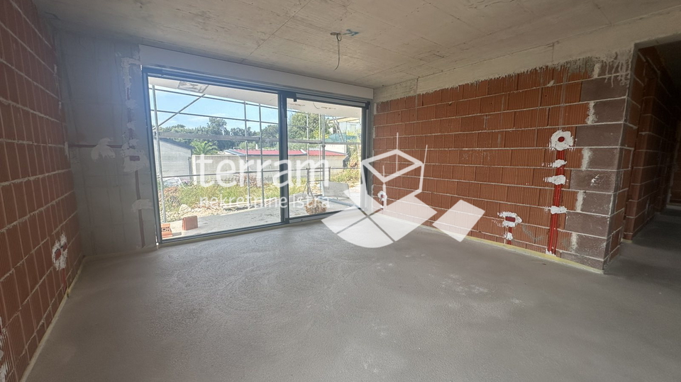 Istra&comma; Medulin&comma; Pje&scaron;&ccaron;ana uvala&comma; apartma z bazenom 122m2&comma; 3s&comma; vrt&comma; parkiri&scaron;&ccaron;e&comma; blizu morja&comma; NOVO&excl;&excl; &num;razprodaja