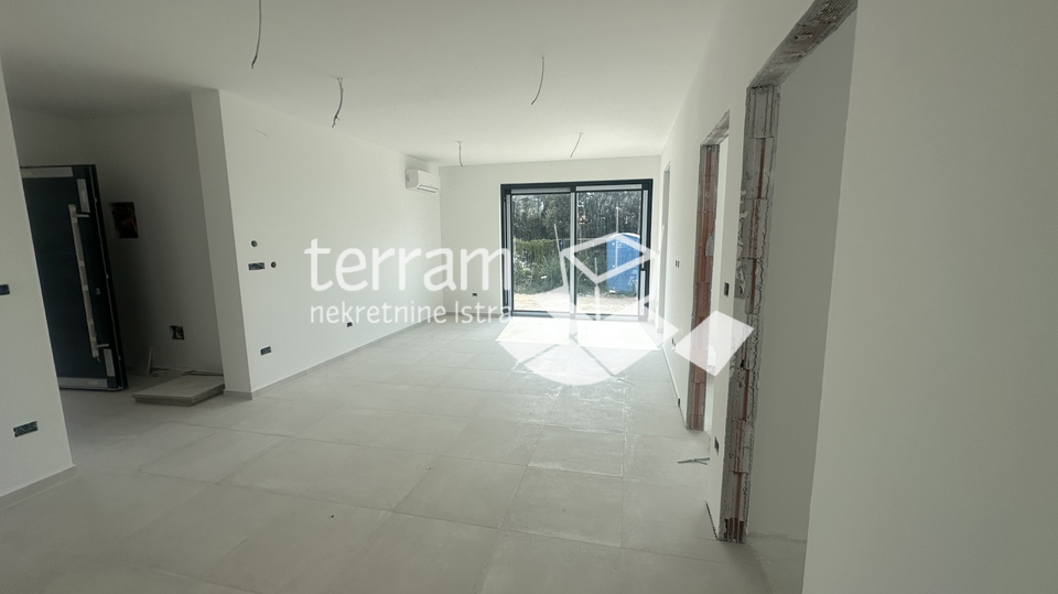 Istrien&comma; Medulin&comma; Erdgeschosswohnung 73&comma;90 m2&comma; 2 Schlafzimmer&comma; Parkplatz&comma; Garten&comma; nahe dem Meer&comma; NEU&excl;&excl; &num;Verkauf