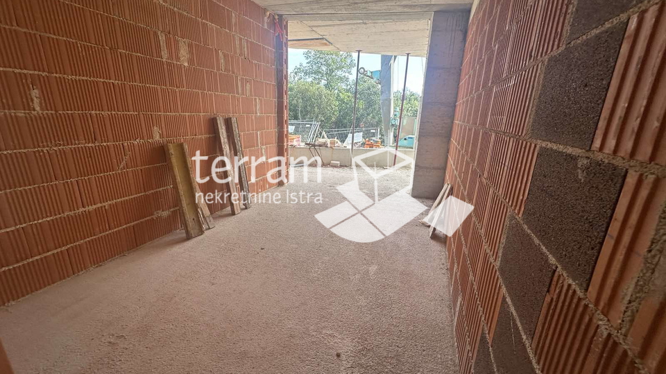 Istra&comma; Medulin&comma; Pje&scaron;&ccaron;ana uvala&comma; apartma z bazenom 122m2&comma; 3s&comma; vrt&comma; parkiri&scaron;&ccaron;e&comma; blizu morja&comma; NOVO&excl;&excl; &num;razprodaja