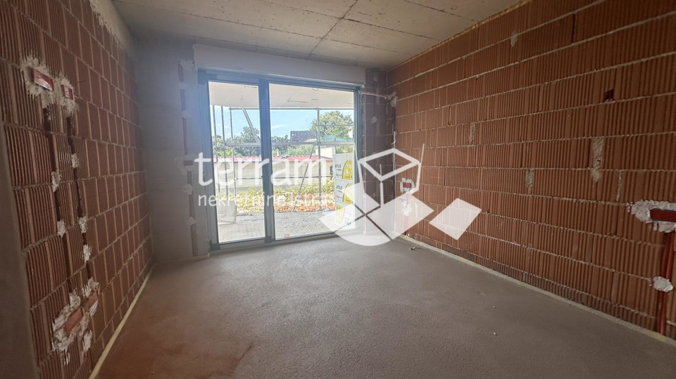 Istra&comma; Medulin&comma; Pje&scaron;&ccaron;ana uvala&comma; apartma z bazenom 122m2&comma; 3s&comma; vrt&comma; parkiri&scaron;&ccaron;e&comma; blizu morja&comma; NOVO&excl;&excl; &num;razprodaja
