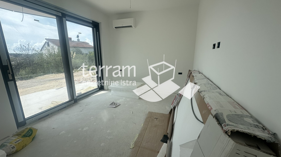 Istrien&comma; Medulin&comma; Erdgeschosswohnung 73&comma;90 m2&comma; 2 Schlafzimmer&comma; Parkplatz&comma; Garten&comma; nahe dem Meer&comma; NEU&excl;&excl; &num;Verkauf
