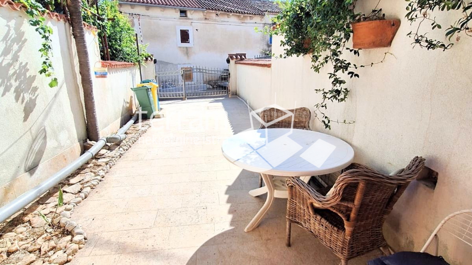Istra&comma; Li&zcaron;njan&comma; ku&cacute;a 105m2&comma; 3ss&plus;DB&comma; parking&comma; namje&scaron;teno&excl;&excl; &num;prodaja