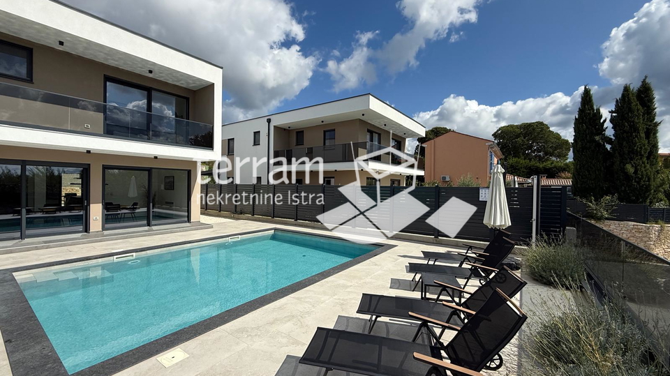 House&comma; 200 m2&comma; For Sale&comma; Svetvin&ccaron;enat - Smoljanci