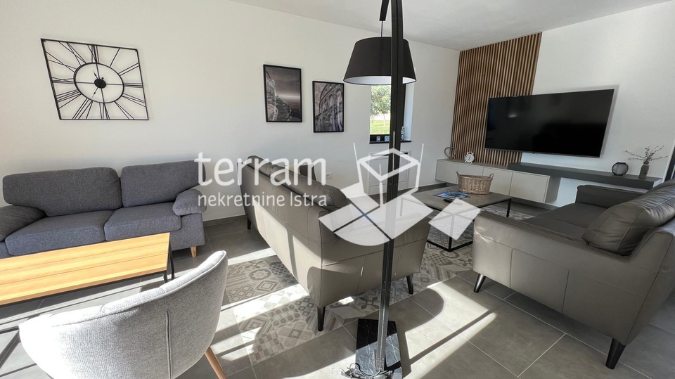 House&comma; 200 m2&comma; For Sale&comma; Svetvin&ccaron;enat - Smoljanci