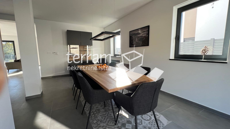 House&comma; 200 m2&comma; For Sale&comma; Svetvin&ccaron;enat - Smoljanci