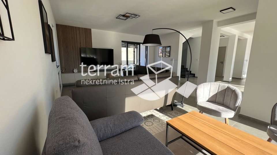 House&comma; 200 m2&comma; For Sale&comma; Svetvin&ccaron;enat - Smoljanci