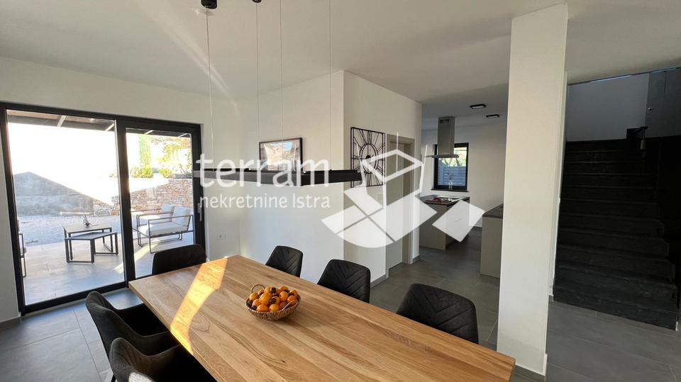 House&comma; 200 m2&comma; For Sale&comma; Svetvin&ccaron;enat - Smoljanci