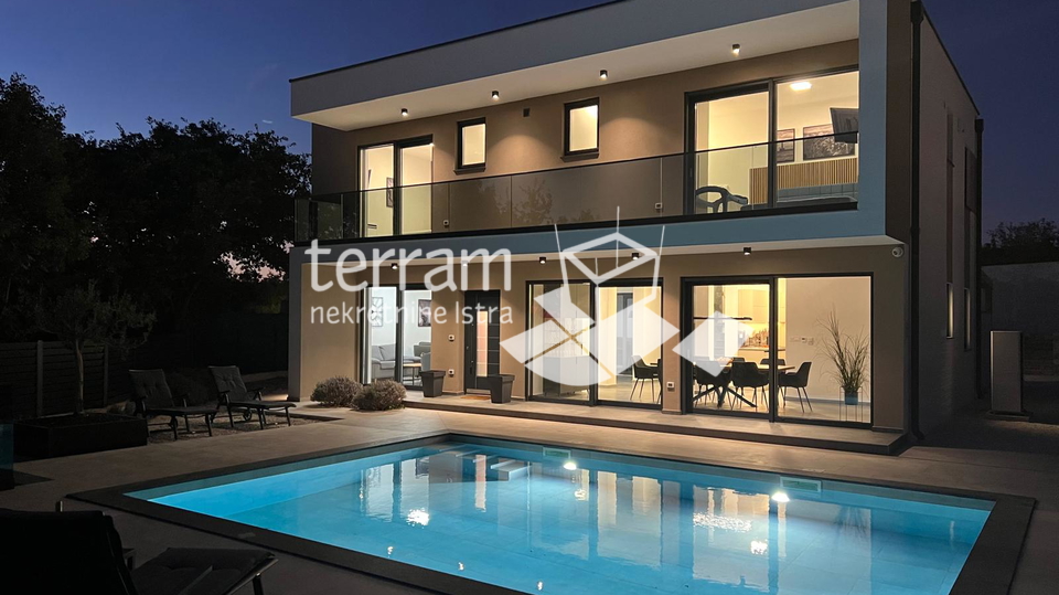 House&comma; 200 m2&comma; For Sale&comma; Svetvin&ccaron;enat - Smoljanci