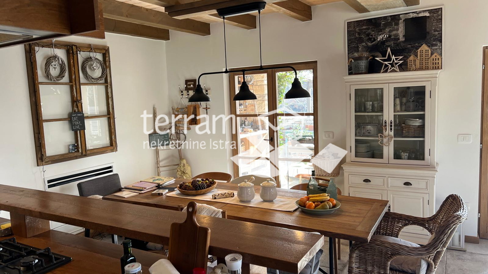 House&comma; 230 m2&comma; For Sale&comma; Svetvin&ccaron;enat - Peresiji