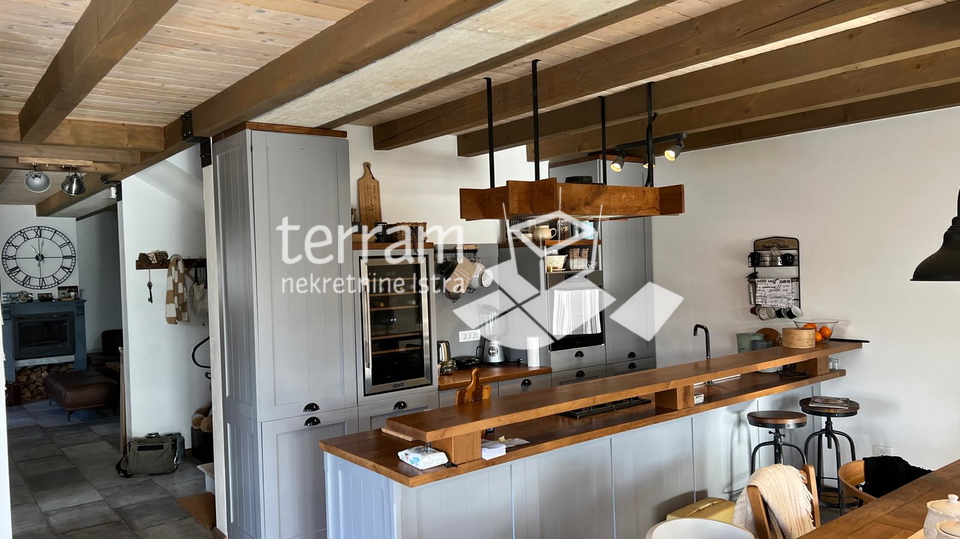 House&comma; 230 m2&comma; For Sale&comma; Svetvin&ccaron;enat - Peresiji