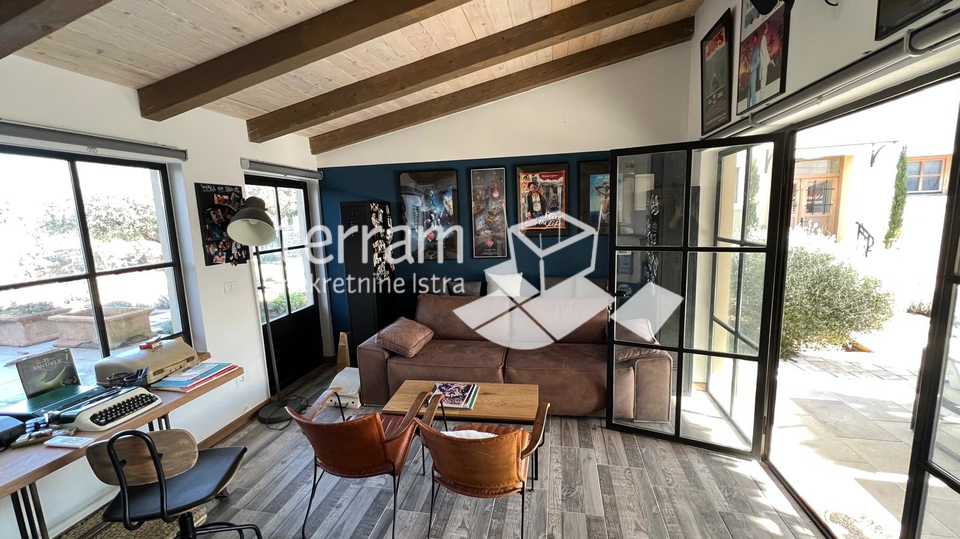 House&comma; 230 m2&comma; For Sale&comma; Svetvin&ccaron;enat - Peresiji