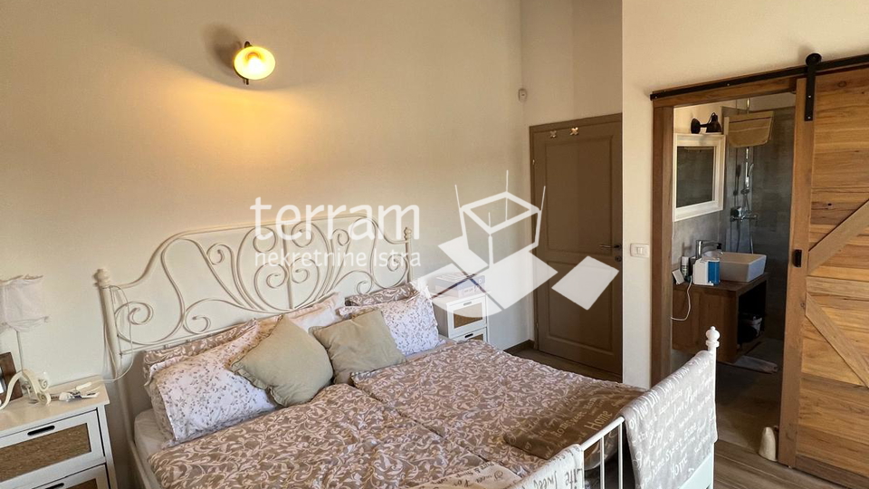 House&comma; 230 m2&comma; For Sale&comma; Svetvin&ccaron;enat - Peresiji