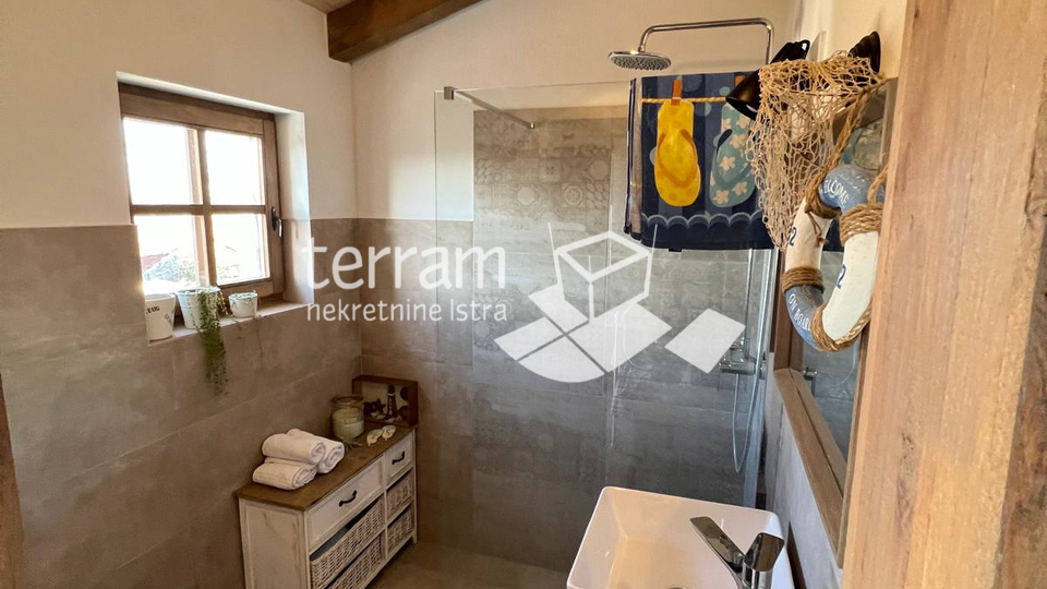 House&comma; 230 m2&comma; For Sale&comma; Svetvin&ccaron;enat - Peresiji