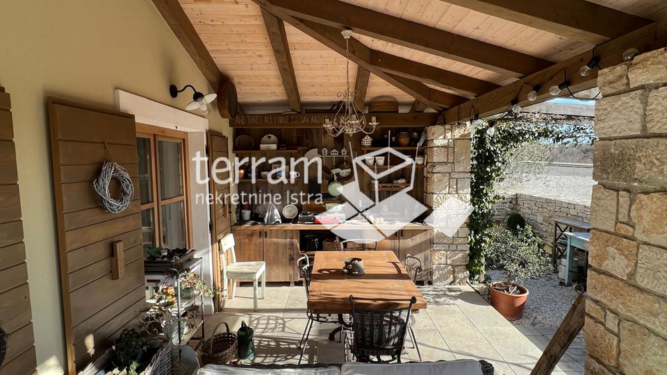 House&comma; 230 m2&comma; For Sale&comma; Svetvin&ccaron;enat - Peresiji