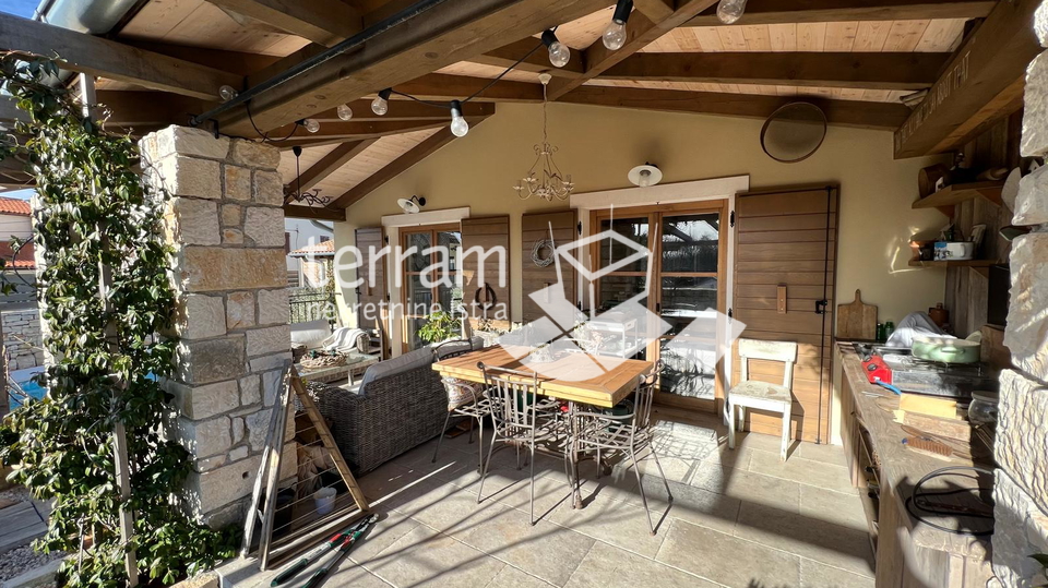 House&comma; 230 m2&comma; For Sale&comma; Svetvin&ccaron;enat - Peresiji