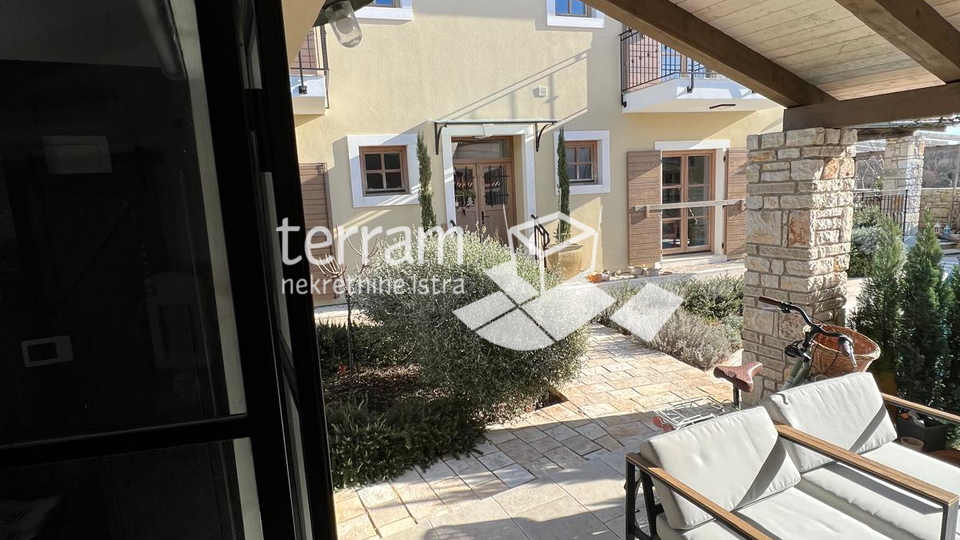 House&comma; 230 m2&comma; For Sale&comma; Svetvin&ccaron;enat - Peresiji