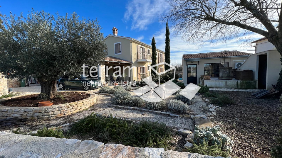 House&comma; 230 m2&comma; For Sale&comma; Svetvin&ccaron;enat - Peresiji