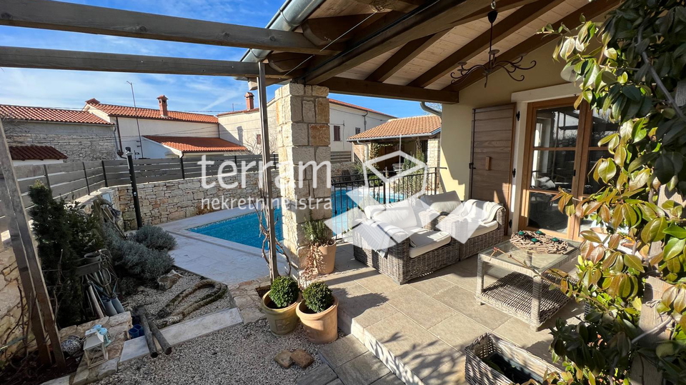 House&comma; 230 m2&comma; For Sale&comma; Svetvin&ccaron;enat - Peresiji