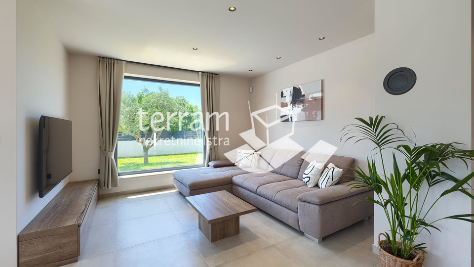 Istra&comma; Vodnjan&comma; okolica luksuzna ku&cacute;a&comma; 170m2&comma; bazen 34m2&comma; oku&cacute;nica 851m2&comma; NOVO &comma; &num;prodaja