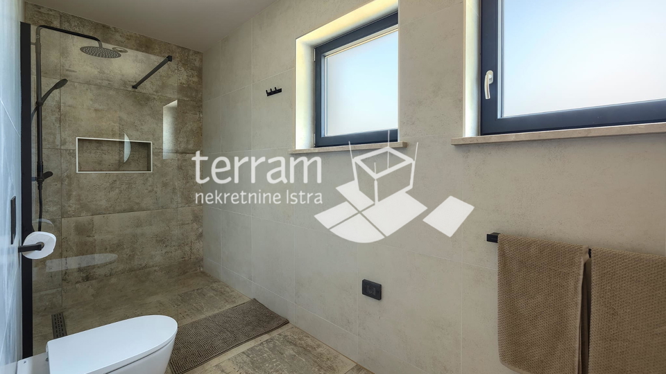 Istra&comma; Vodnjan&comma; okolica luksuzna ku&cacute;a&comma; 170m2&comma; bazen 34m2&comma; oku&cacute;nica 851m2&comma; NOVO &comma; &num;prodaja