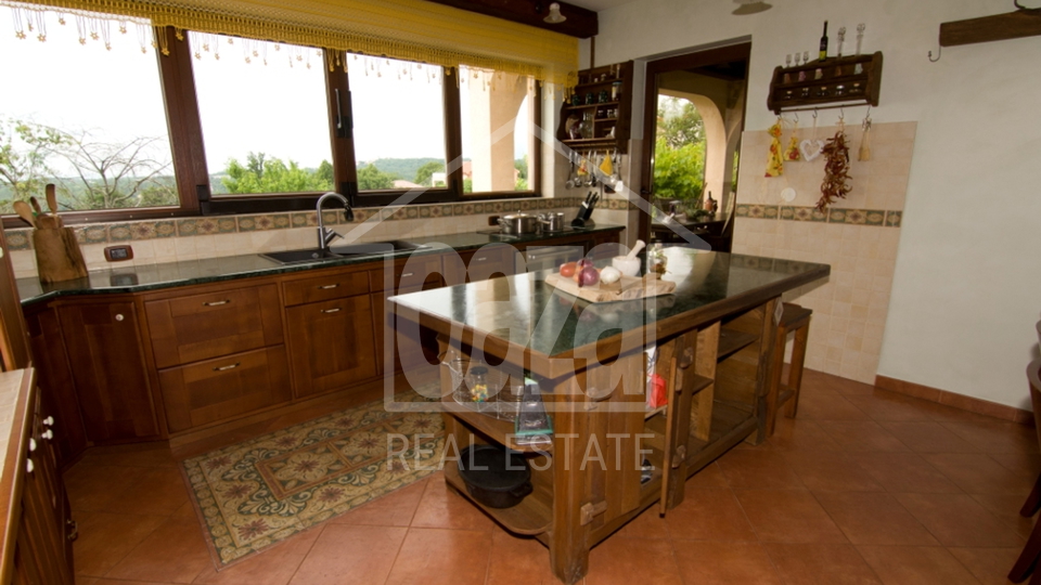 House, 400 m2, For Sale, Kastav