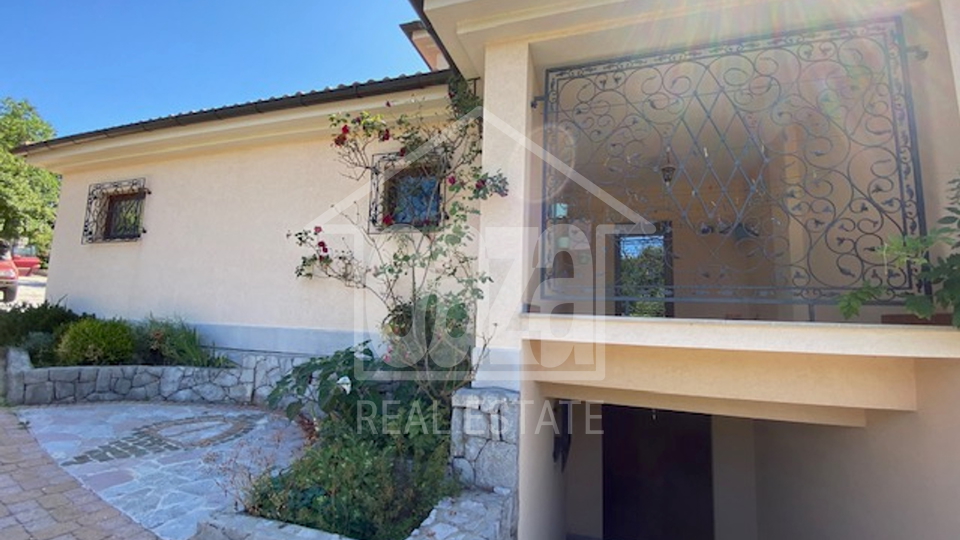 House, 400 m2, For Sale, Kastav