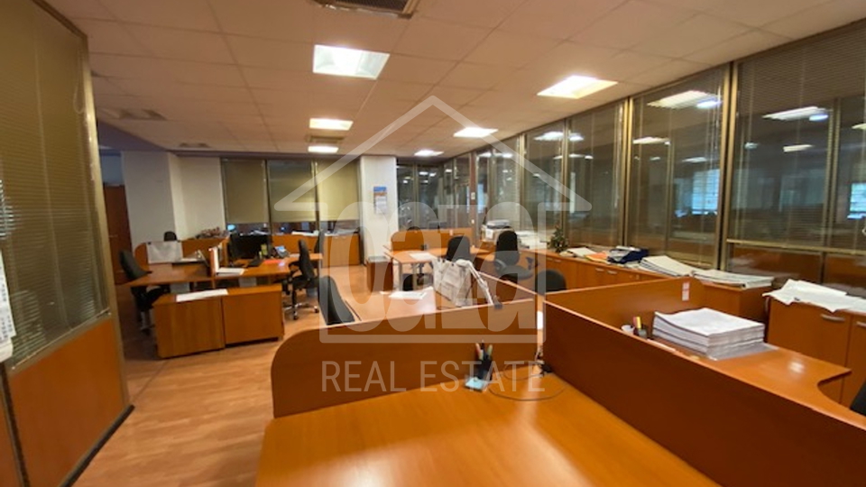 Commercial Property, 833 m2, For Rent, Rijeka - Centar