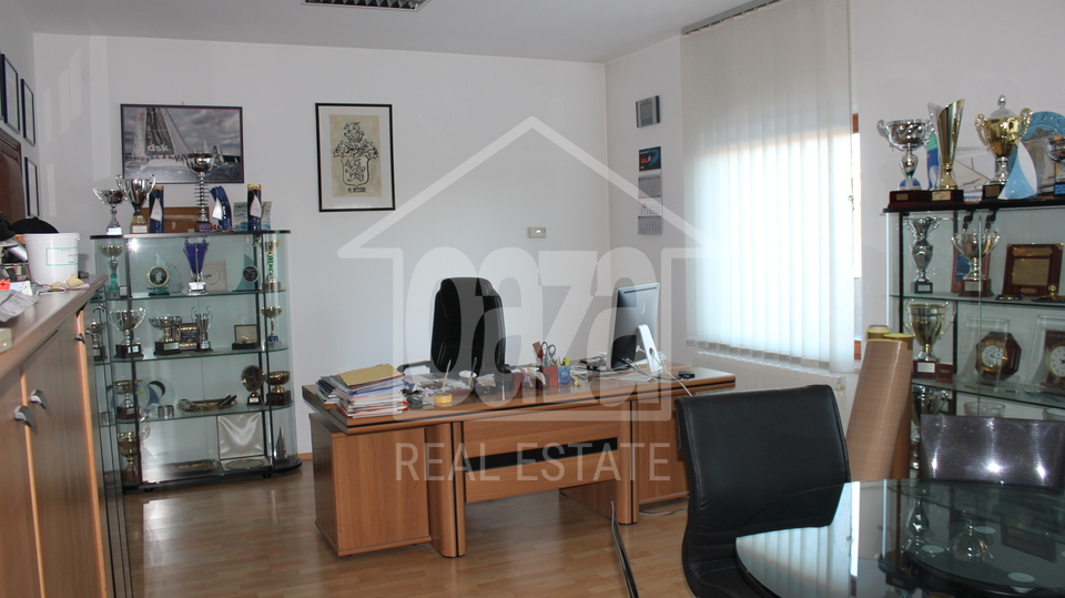 House, 1063 m2, For Sale, Rijeka - Marinići