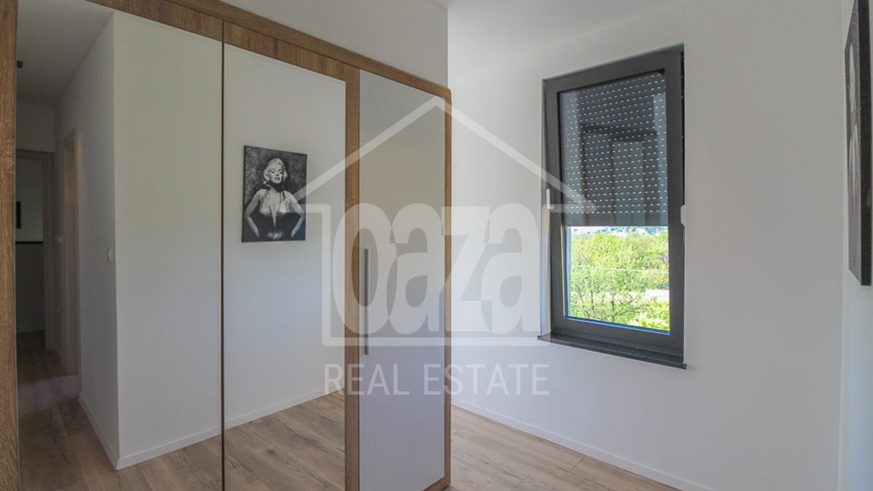 Kostrena, moderna vila sa bazenom, dvoetažni stan + 2 apartmana