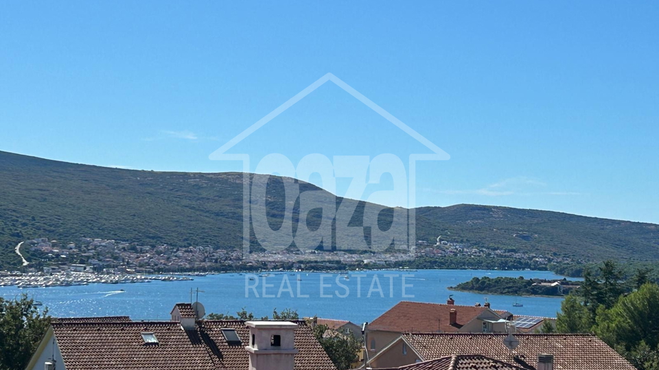 Krk - Kornić, house with 10 rooms and swimming pool on a plot of 550 m2 RARE!!