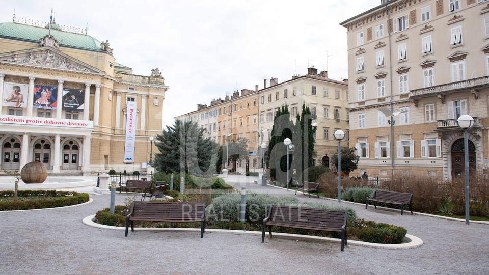 Rijeka - kod kazališta, uredski prostor - 4 kancelarije