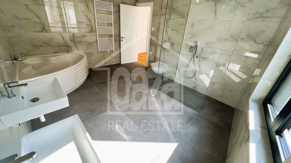 Beautiful luxury new building - smart apartments in Pe&cacute;ine&comma; first row to the sea - under construction