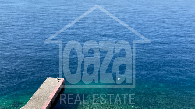 Luxury new building - smart building in Pe&cacute;ine&comma; first row to the sea - under construction