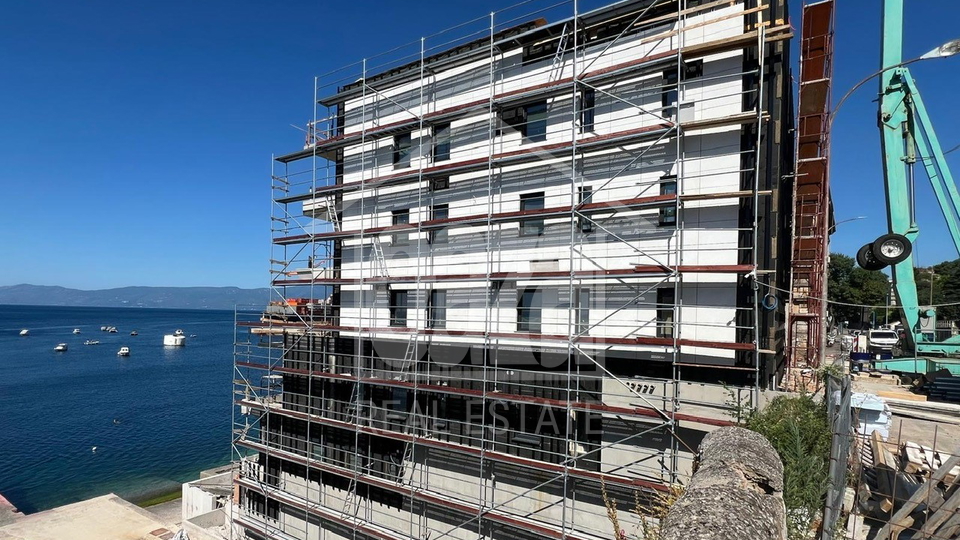 Beautiful luxury new building - smart apartments in Pećine, first row to the sea - under construction