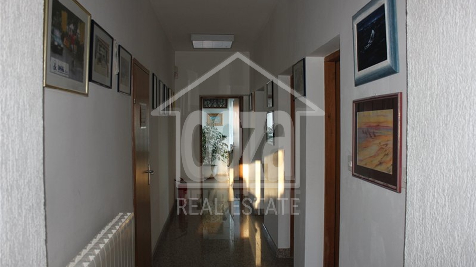 House, 1200 m2, For Sale, Rijeka - Marinići