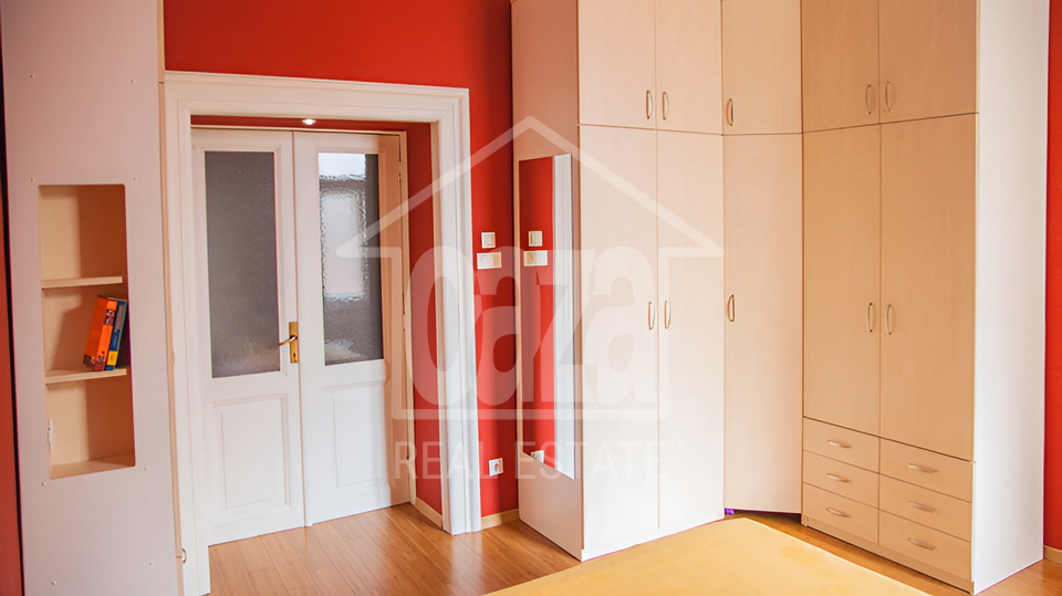 Oaza u centru Rijeke - stan - eta&zcaron;a&comma; 3s&plus;db&plus;vrt 150m2&comma; mirna lokacija