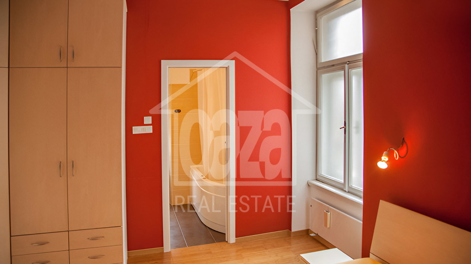 Oaza u centru Rijeke - stan - eta&zcaron;a&comma; 3s&plus;db&plus;vrt 150m2&comma; mirna lokacija