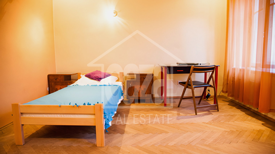 Oaza u centru Rijeke - stan - eta&zcaron;a&comma; 3s&plus;db&plus;vrt 150m2&comma; mirna lokacija