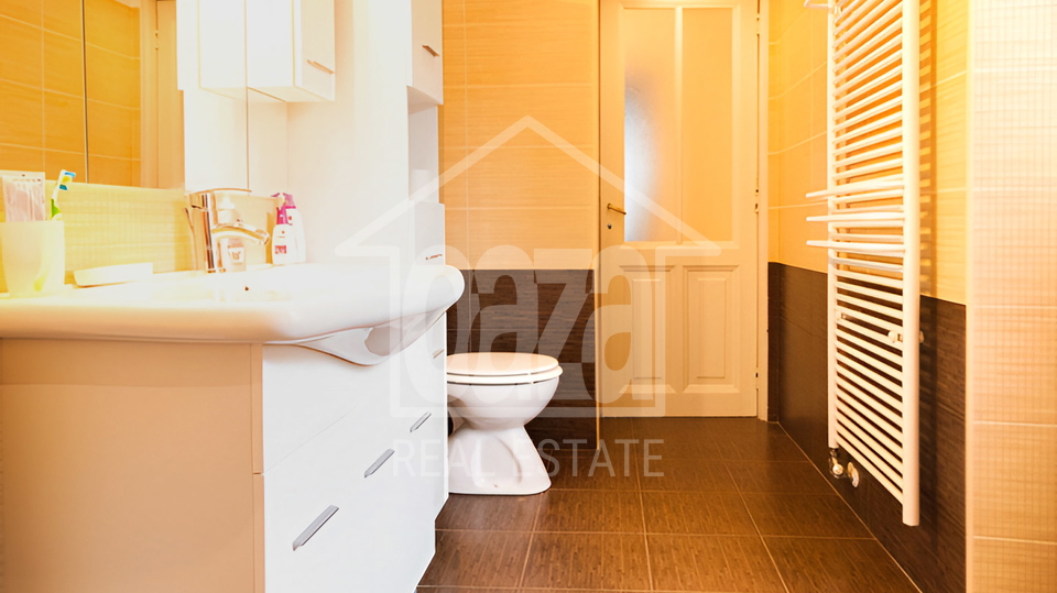 Oaza u centru Rijeke - stan - eta&zcaron;a&comma; 3s&plus;db&plus;vrt 150m2&comma; mirna lokacija