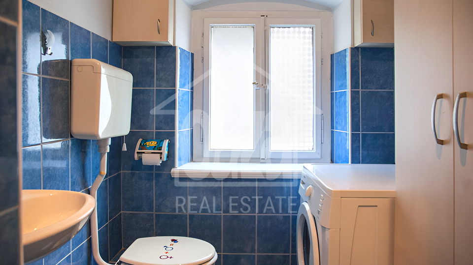 Oaza u centru Rijeke - stan - eta&zcaron;a&comma; 3s&plus;db&plus;vrt 150m2&comma; mirna lokacija