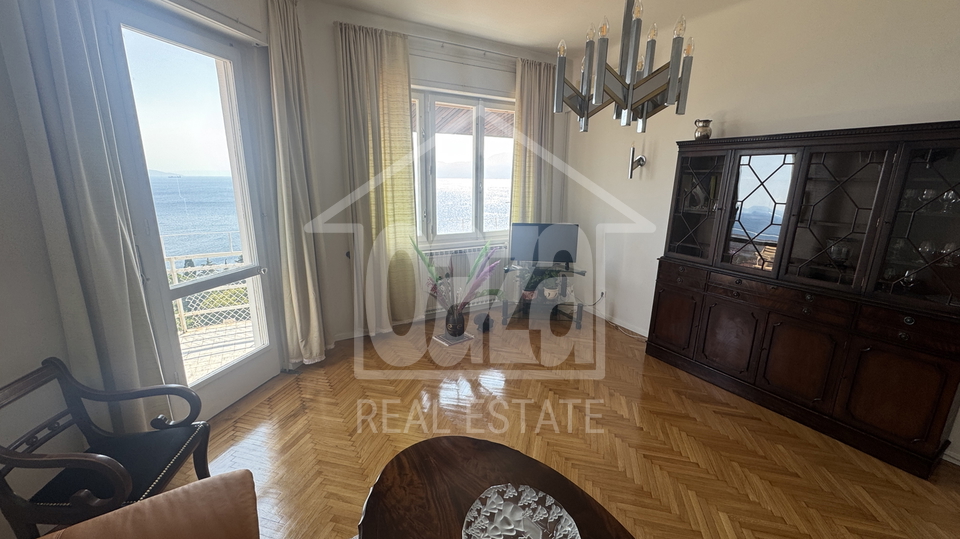 Pe&cacute;ine&comma; 95m2&comma; trosobni stan sa db&plus;balkon