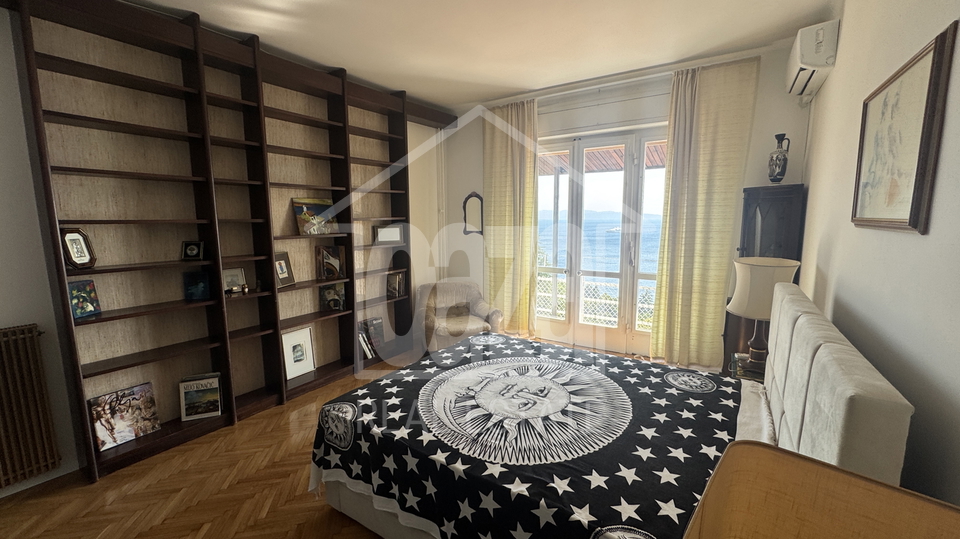 Pe&cacute;ine&comma; 95m2&comma; trosobni stan sa db&plus;balkon