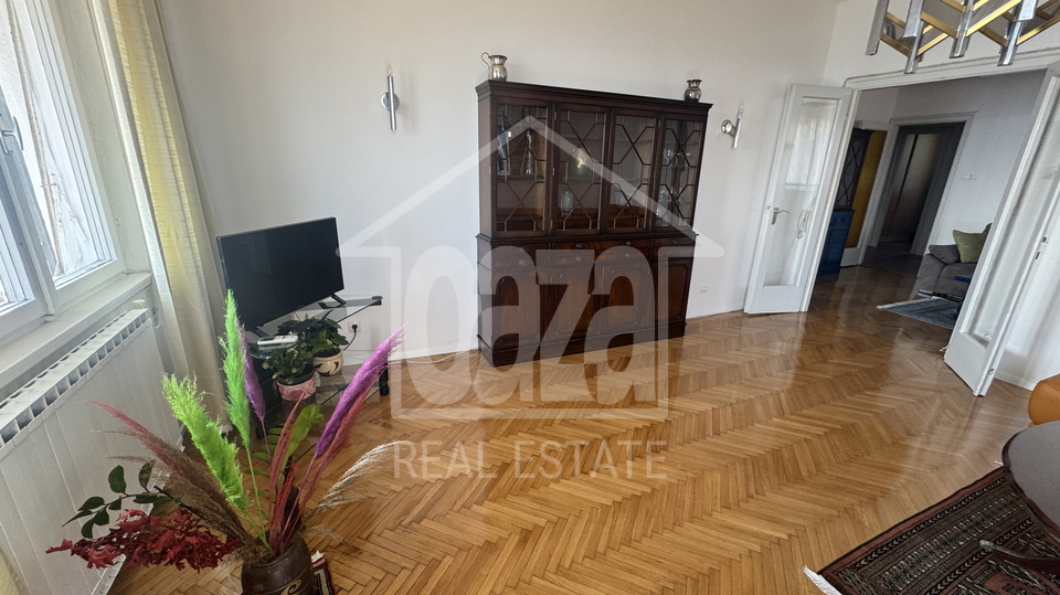 Pe&cacute;ine&comma; 95m2&comma; trosobni stan sa db&plus;balkon