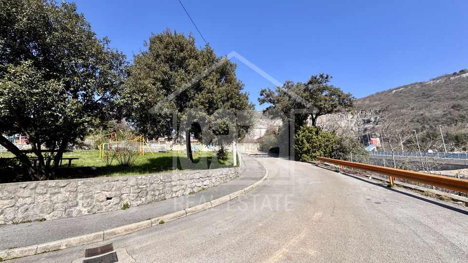 Orehovica&comma; djelomi&ccaron;no obnovljena starina sa dvori&scaron;nim objektom&comma; 147&period;000 EUR