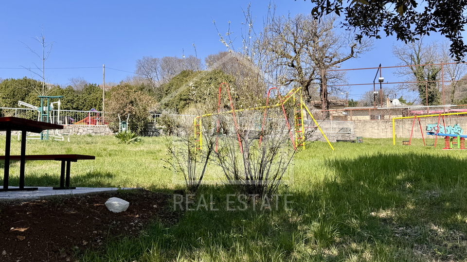Orehovica&comma; djelomi&ccaron;no obnovljena starina sa dvori&scaron;nim objektom&comma; 147&period;000 EUR