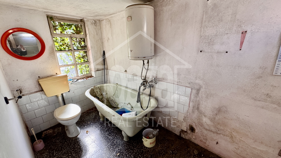 Orehovica&comma; djelomi&ccaron;no obnovljena starina sa dvori&scaron;nim objektom&comma; 147&period;000 EUR